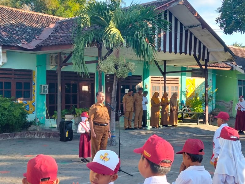 UPACARA BENDERA DAN PEMBUKAAN KEGIATAN MPLS TAHUN PELAJARAN 2025/2026